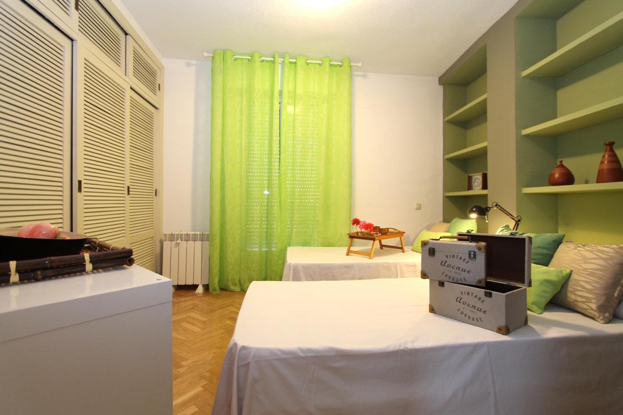 Apartamentos Goyescas Deco Мадрид Стая снимка