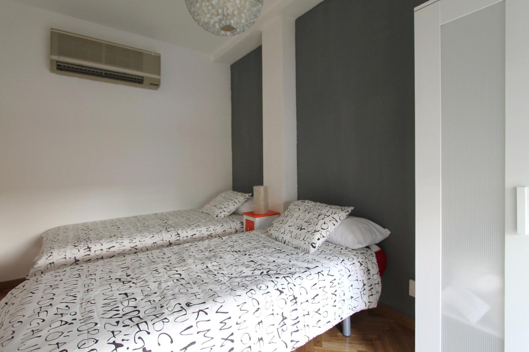Apartamentos Goyescas Deco Мадрид Стая снимка