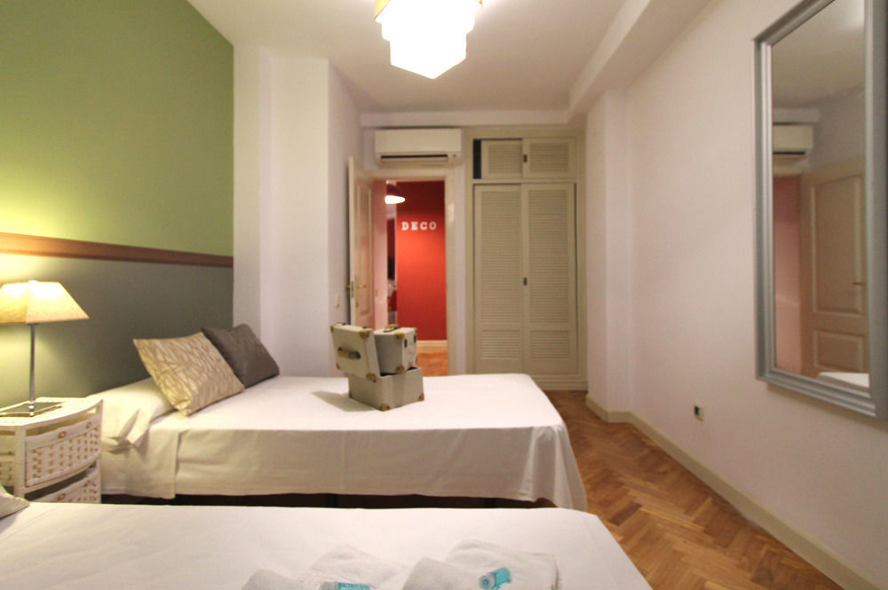 Apartamentos Goyescas Deco Мадрид Екстериор снимка